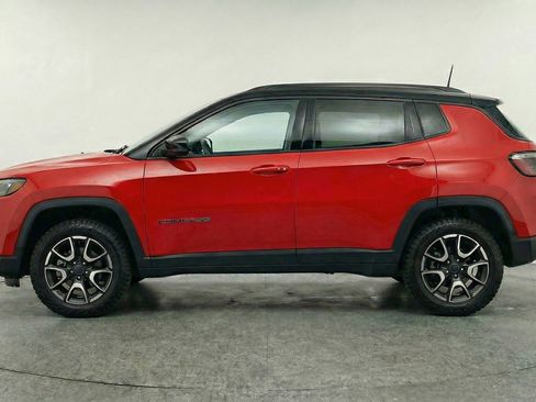 Used 2025 Jeep Compass Trailhawk AWD/4WD image 5