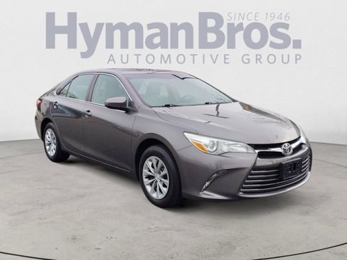 Used 2015 Toyota Camry LE image 1