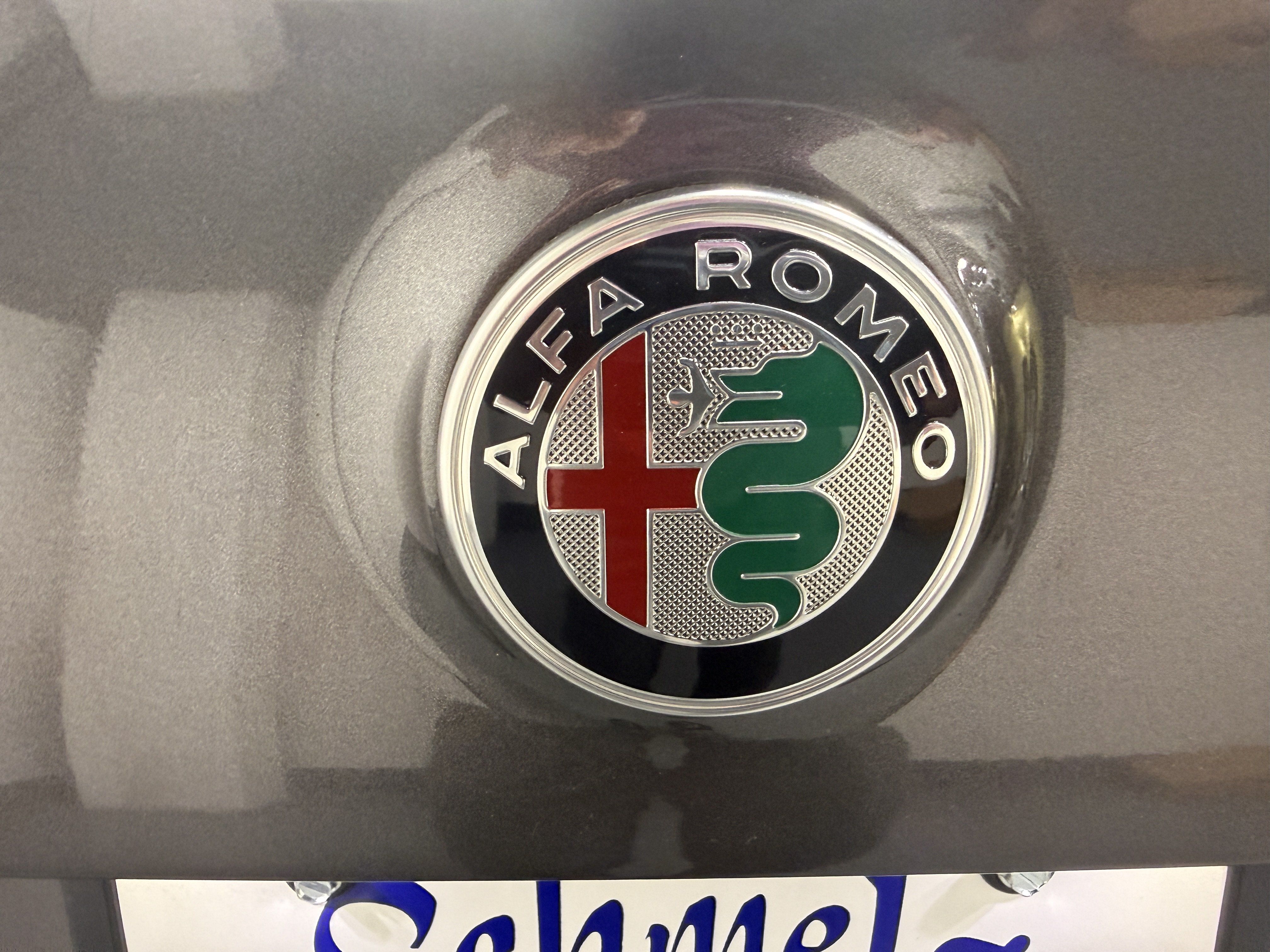 Used 2024 Alfa Romeo Giulia Veloce AWD/4WD image 25