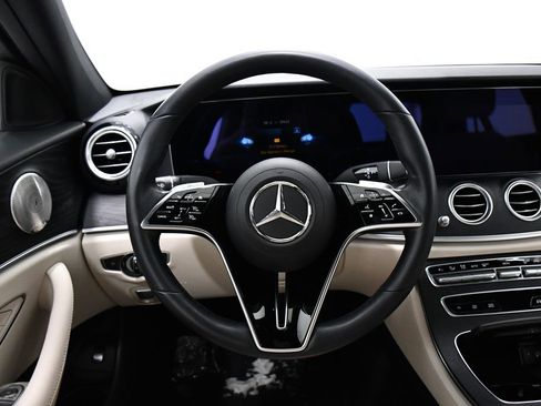 Used 2022 Mercedes-Benz E 350 4MATIC Sedan image 9