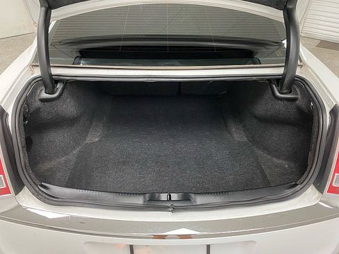 Used 2013 Chrysler 300 image 12