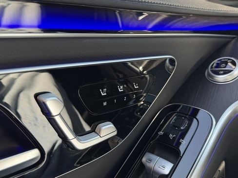 Used 2022 Mercedes-Benz S 580 4MATIC Sedan w/ AMG Line Package image 17