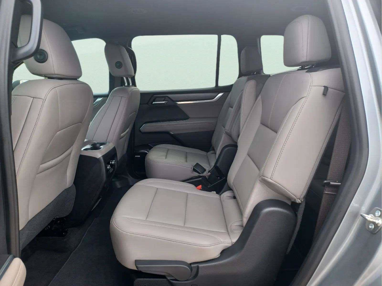 Used 2026 GMC Acadia AWD Elevation w/ Elevation Premium Package image 11