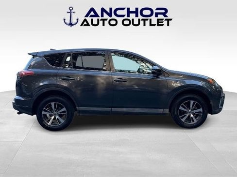 Used 2018 Toyota RAV4 XLE AWD/4WD image 9