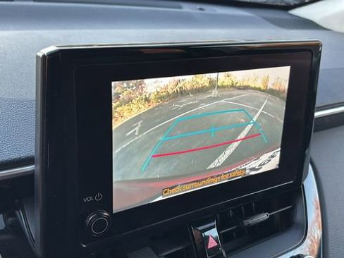 Used 2024 Toyota Corolla Cross LE image 3