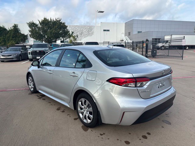Used 2025 Toyota Corolla LE FWD image 7