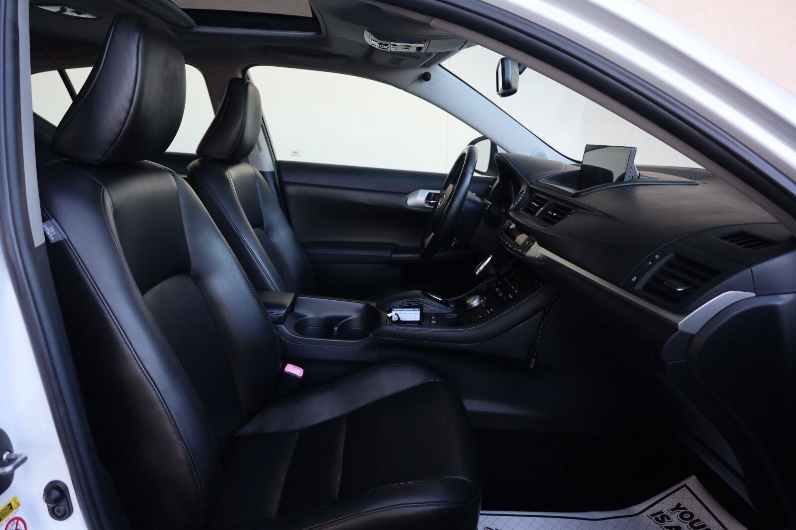 Used 2011 Lexus CT 200h Premium w/ Premium Audio Pkg FWD image 28