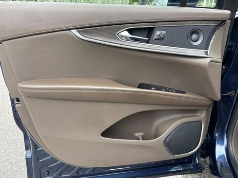 Used 2017 Lincoln MKX Reserve w/ Driver Assistance Package image 39