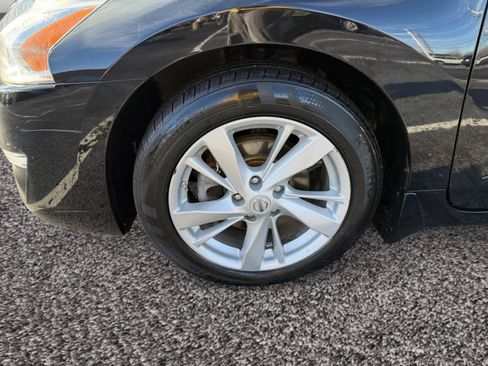 Used 2015 Nissan Altima 2.5 SV w/ Convenience Package image 14