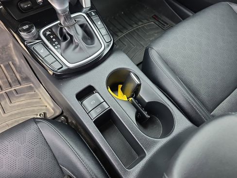 Used 2021 Kia Seltos SX image 16