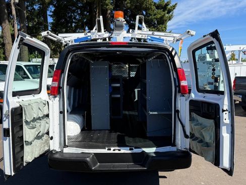 Used 2016 Chevrolet Express 2500 RWD image 8