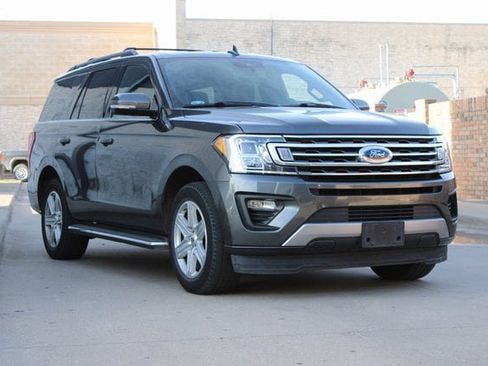 Used 2018 Ford Expedition XLT w/ Equipment Group 202A image 2