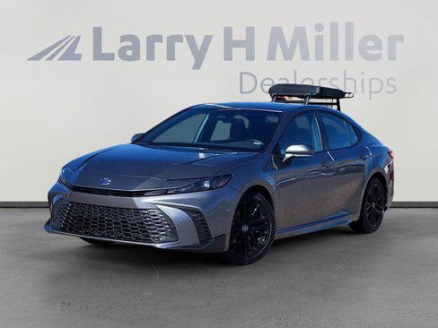 Certified 2025 Toyota Camry SE image 1