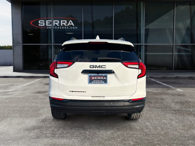 Used 2024 GMC Terrain SLE w/ Driver Convenience Package FWD image 4