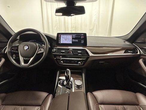 Used 2023 BMW 540i xDrive w/ Premium Package image 9