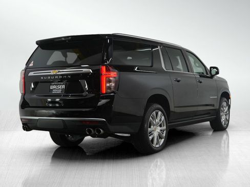 Used 2024 Chevrolet Suburban High Country w/ Premium Package image 5