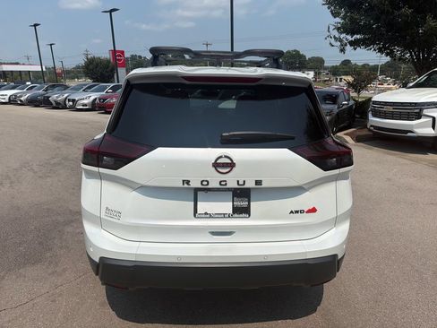 Certified 2026 Nissan Rogue SV AWD/4WD image 6