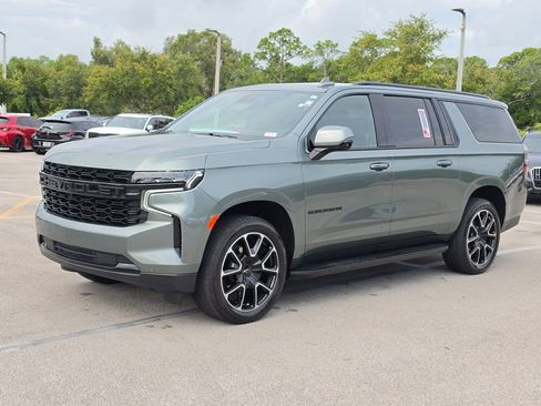 Used 2024 Chevrolet Suburban RST w/ Luxury Package RWD image 36
