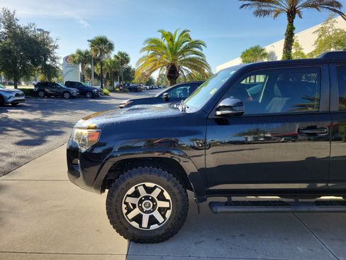 Used 2017 Toyota 4Runner TRD Off-Road AWD/4WD image 2