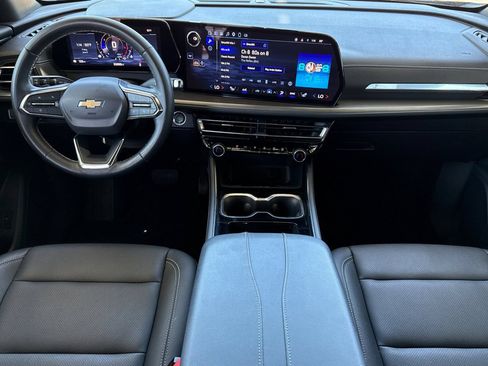 Used 2025 Chevrolet Traverse LT FWD image 21