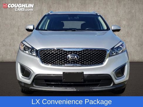 Used 2017 Kia Sorento AWD w/ LX Convenience Package image 3