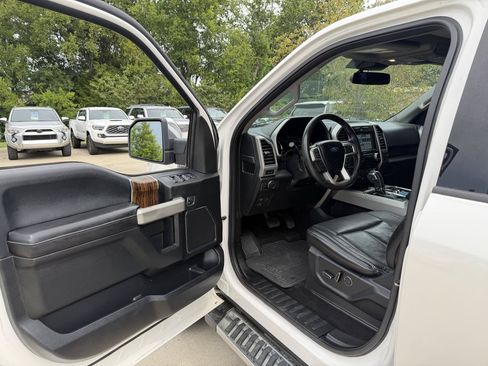 Used 2018 Ford F150 Lariat w/ Equipment Group 502A Luxury AWD/4WD image 11