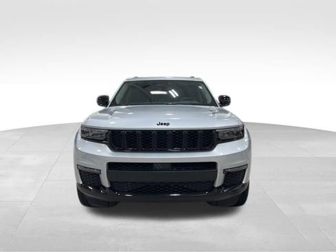 Used 2023 Jeep Grand Cherokee L Limited w/ Black Appearance Package image 4