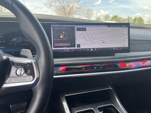 Used 2025 BMW 740i xDrive w/ Premium Package image 18