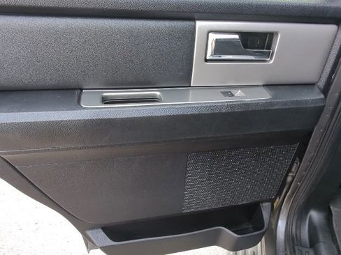 Used 2016 Ford Expedition XLT AWD/4WD image 25