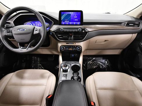 Used 2020 Ford Escape Titanium w/ Titanium Premium Package 2.0 AWD/4WD image 3