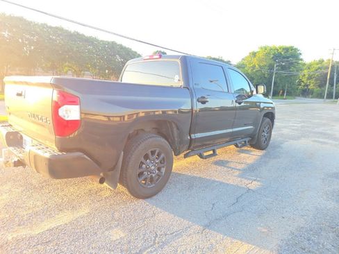 Used 2021 Toyota Tundra 4x4 CrewMax image 7