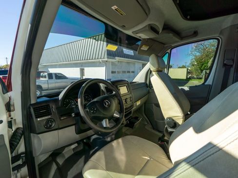 Used 2017 Mercedes-Benz Sprinter 3500 image 9