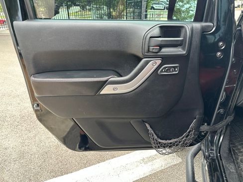 Used 2013 Jeep Wrangler Unlimited Rubicon AWD/4WD image 15