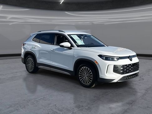 Certified 2026 Volkswagen Tiguan S FWD image 2