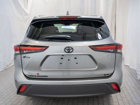 Used 2025 Toyota Highlander XLE image 4