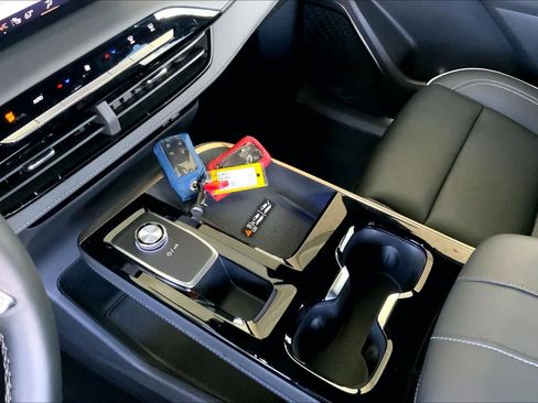 Used 2025 Buick Enclave Avenir w/ Super Cruise Package image 17