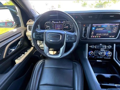 Used 2021 GMC Yukon Denali w/ Denali Premium Package AWD/4WD image 5
