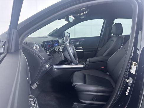 Used 2025 Mercedes-Benz GLA 250 4MATIC image 16