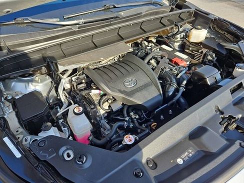 Used 2023 Toyota Highlander LE image 33