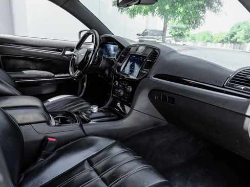 Used 2019 Chrysler 300 S RWD image 20