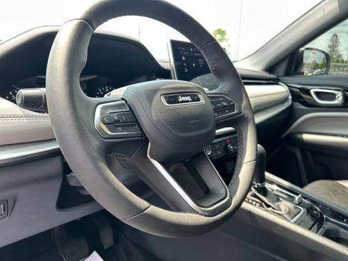 Used 2025 Jeep Compass Limited AWD/4WD image 33