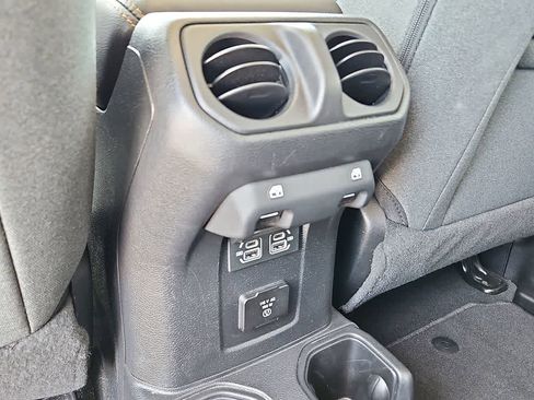 Used 2025 Jeep Wrangler Unlimited Sahara AWD/4WD image 25