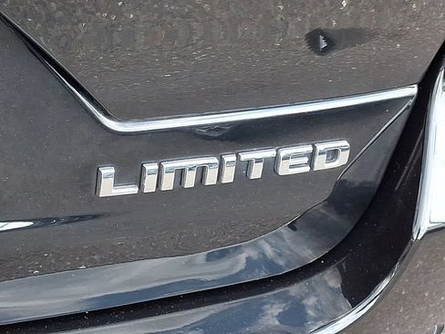Used 2023 Jeep Grand Cherokee Limited w/ Luxury Tech Group II AWD/4WD image 36