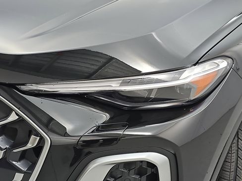 New 2025 Audi SQ5 Prestige image 31