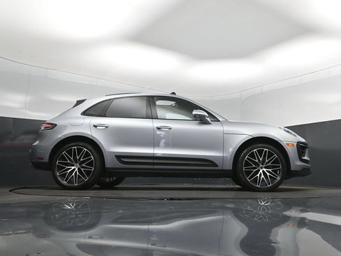 Used 2023 Porsche Macan AWD/4WD image 43