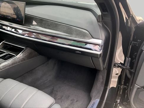 Used 2026 BMW 760i xDrive AWD/4WD image 17