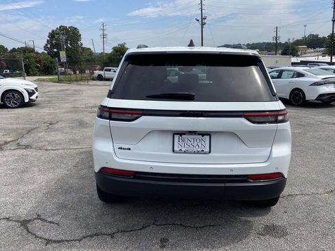 Used 2023 Jeep Grand Cherokee Altitude AWD/4WD image 7