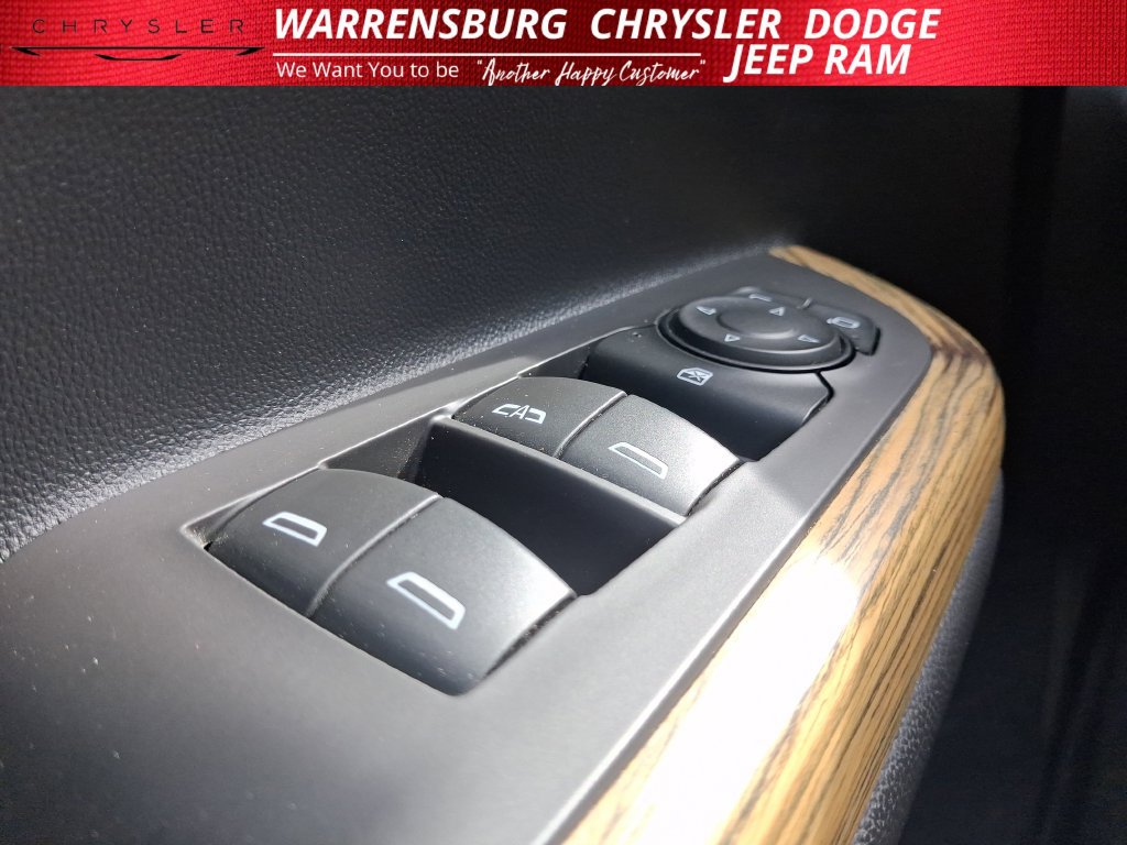 Used 2018 GMC Acadia Denali w/ Technology Package AWD/4WD image 28