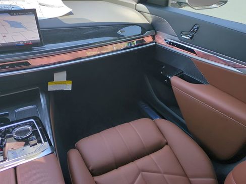 New 2026 BMW 750e xDrive image 16