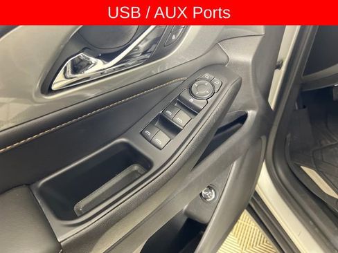 Used 2021 Chevrolet Traverse LT image 13